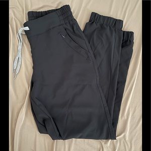 WonderWink Jogger’s size small!